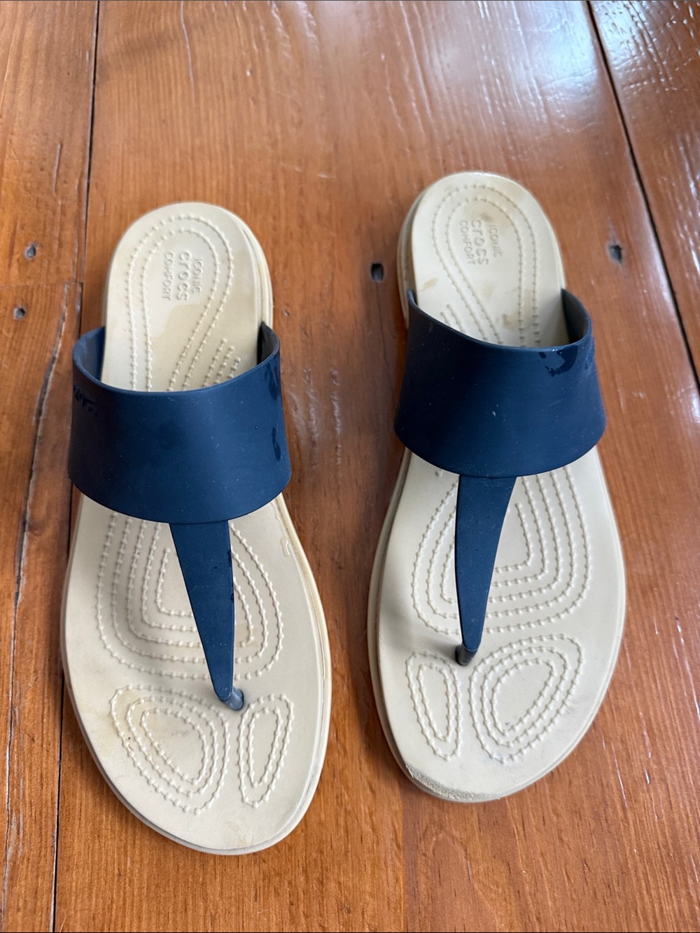 CROC flip flops size 9